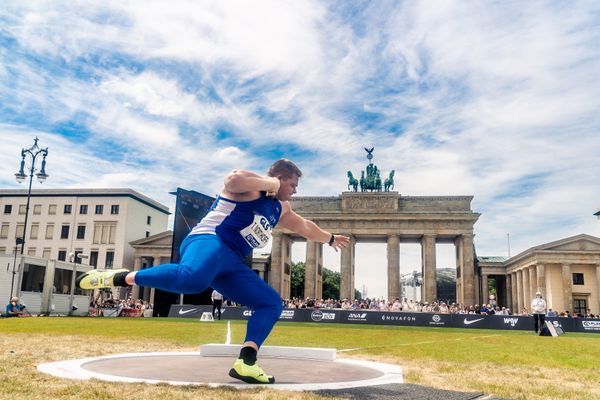 Timo Northoff (TV Wattenscheid 01) beim Kugelstossen waehrend der deutschen Leichtathletik-Meisterschaften auf dem Pariser Platz am 24.06.2022 in Berlin